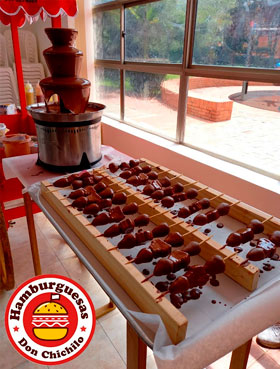 Pinchos de chocolate para eventos masivos
